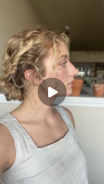 Jo March Hairstyle, Jo March Hair, Curly Updo Tutorial, Curly Hair Updo Easy Natural Curls, Naturally Curly Updo, Updo Curly Hair, Simple Braids, Curly Updo Hairstyles, Jo March