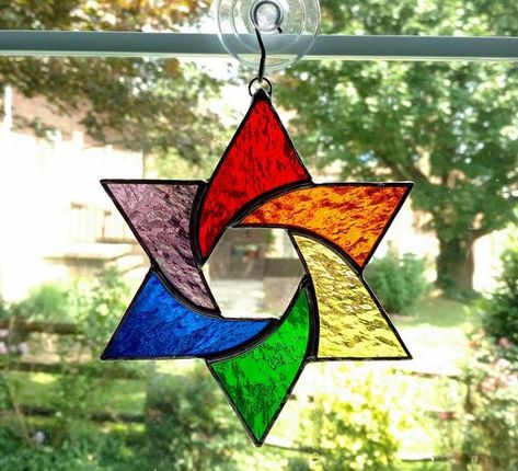 Jewish Decor, Star Suncatcher, Stained Glass Star, Stained Glass Tattoo, Glass Art Installation, Stained Glass Sun, Stained Glass Patterns Free, Glass Art Pictures, Stained Glass Birds