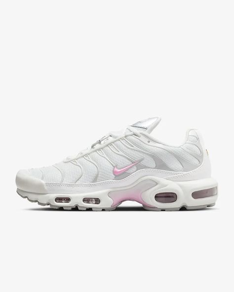 Shoes Air Max Nike, Air Nike Shoes Women, White Air Max 90 Outfit Woman, Nike Aor Max, Air Max Plus Outfits Women, Nike Ait, Nike Tn Aesthetic, Vapor Max Nike Women, Nike Pink Shoes