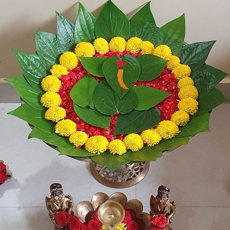 Vinayagar Chathurthi, Leaf Decor Wedding, Ganesha Chaturthi, Ganesh Festival, Pooja Decor, Home Flower Decor, Thali Decoration Ideas, Ganpati Decoration At Home, Diy Floral Decor