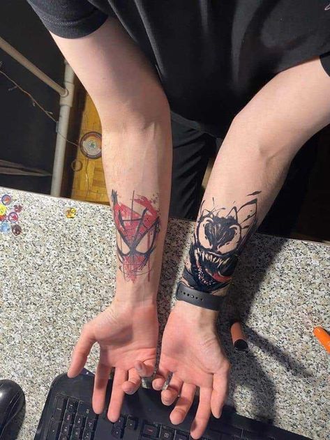 Tato Naruto, Venom Tattoo, Rare Tattoos, Spiderman Tattoo, Tattoos Men, Marvel Tattoos, Pretty Tattoos For Women, Spider Tattoo, Small Tattoos For Guys