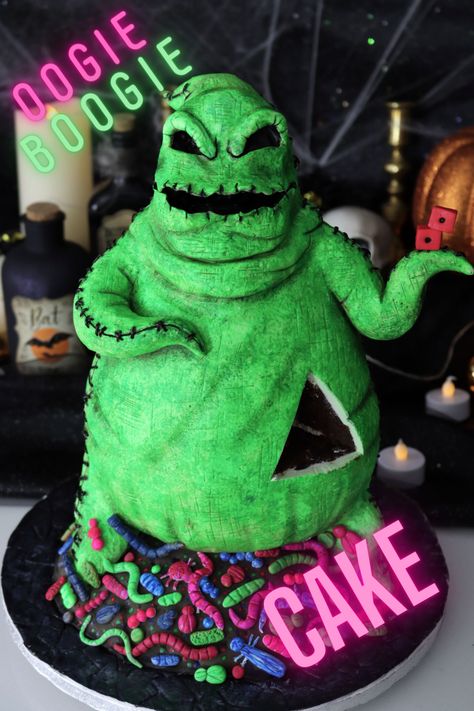 Oogie Boogie Cake Ideas, Nightmare Before Christmas Cake Ideas, Oogie Boogie Cake, Diy Halloween Cake, Glow In The Dark Cake, Halloween Cakes Diy, Raiders Cake, Spooky Cakes, Baking Halloween