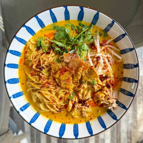 Golden Thai Curry Chicken Noodle Soup - Zena's Kitchen Curry Chicken Noodle Soup, Thai Curry Chicken, Chinese Style Chicken, Thai Chicken Noodles, Thai Green Chicken Curry, Savory Soups, Thai Chicken, Thai Curry, All Recipes