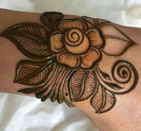 Mehendi Designs Rose, Dubai Mehendi Designs Rose, Dubai Mehendi Designs, Lotus Henna, Floral Henna Designs, Henna Art Designs, Beginner Henna Designs, Rose Mehndi Designs, Mehndi Design Pictures