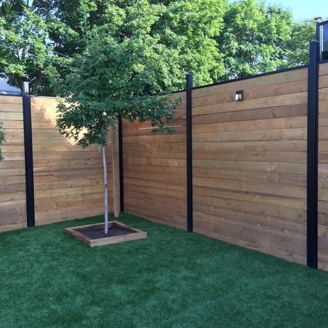 Modern Privacy Fence, Black Aluminum Fence, Modern Wood Fence, Curved Pergola, Rustic Pergola, Front Yard Decor, Fenced Backyard, Modern Fence Design, Privacy Fence Designs