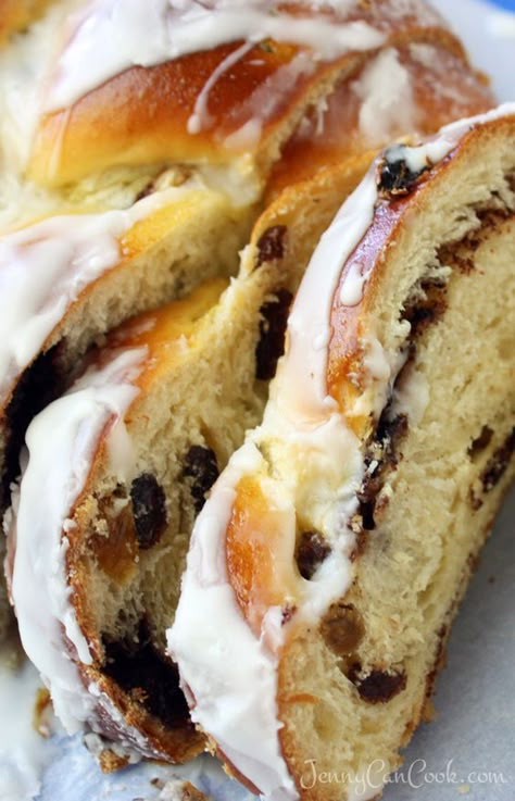 Best Cinnamon Raisin Bread Recipe, Cinnamon Raisin Buns, Easter Bread Recipes Sweet, Jenny Can Cook Recipes, Easter Bread With Raisins, Easter Breads, Cinnamon Raisin Bread Recipe, Jenny Can Cook, Christmas Bread Recipes