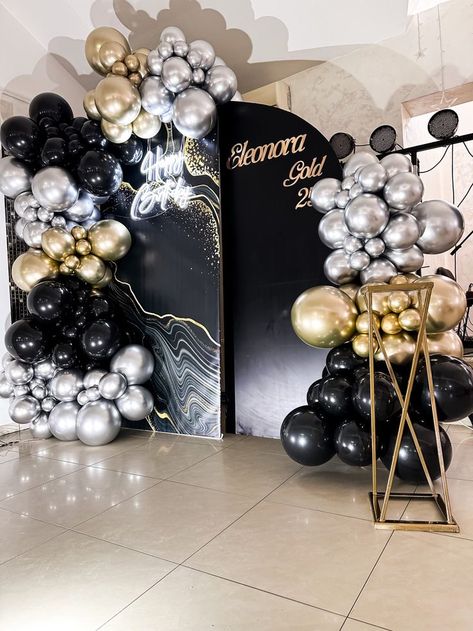 Black And Silver Backdrop, Metallic Party Decor, All Black Party, Silver Party Decorations, Birthday Room Decorations, 50th Birthday Decorations, Parties Ideas, 40th Birthday Decorations, Gold Party Decorations