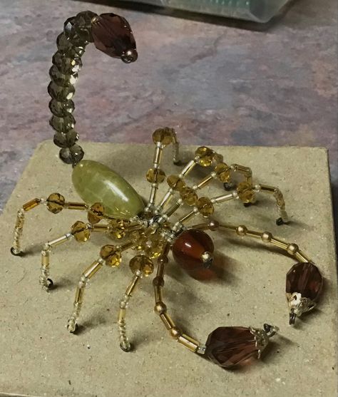 Beaded Insects How To Make, Beaded Bugs How To Make, Beaded Scorpion Tutorial, Beaded Insects Tutorials, Wire Bead Animals, Scorpion Craft, Bead Scorpion, Insect Jewelry Diy, Bead Insects