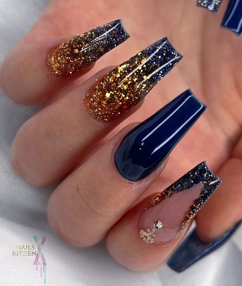 Christmas Nails Blue And Gold, Nails Acrylic Blue And Gold, Ball Nail Ideas, Navy Blue And Gold Nail Ideas, Blue Black Gold Nails, Saphire Nail Ideas, Dark Blue Gold Nails, Nail Ideas Navy Blue And Gold, Dark Blue And Gold Nails Acrylic