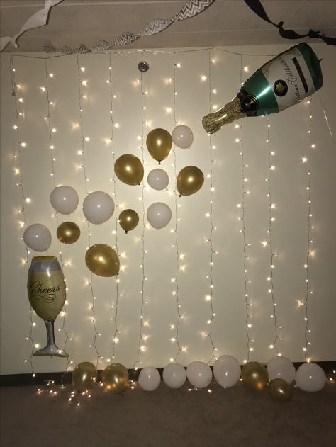 21st birthday decorations 18th Birthday Themes, Office Birthday Decorations, Champagne Birthday, 21st Bday Ideas, Birthday Room Decorations, 21st Birthday Decorations, 21st Party, Firefly Lights, Ball Birthday