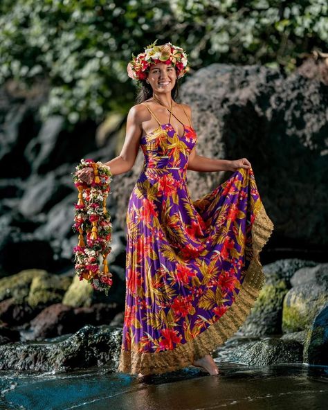 Hawaiian Prom Dress, Hawaiian Party Outfit, Vaca Outfits, Tahitian Dress, Story References, Polynesian Fashion, Hawaiian Clothing, Flower Prom Dress, Hawaiian Art