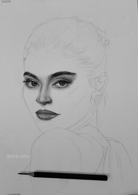 Kylie Jenner Drawing, Graphite Pencils, Sketch Art, Water Colour, Kylie Jenner, Art Sketches, Lovers Art, Watercolor Paintings, Sketch