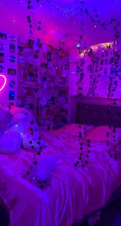 Light Up Room Ideas, Room Ideas Bedroom Purple, Les Lights In Bedroom Aesthetic, Aesthetic Room Ideas With Led Lights, Light Purple Room Ideas, Rooms With Led Lights, Galaxy Room Ideas, Baddie Room Ideas Aesthetic, Baddie Room Ideas