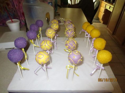 Rapunzel themed cake pops! Rapunzel Cakepops, Tangled Cake Pops, Rapunzel Cake Pops, Disney Cakepops, Prom Desserts, Rapunzel Birthday Cake, Themed Cake Pops, Tangled Wedding, Rapunzel Cake