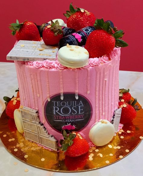 Tequila Rose Cake, Bd Cake, Tequila Rose, Luxury Cake, Beautiful Birthday Cakes, Creative Birthday, Going For Gold, Beautiful Birthday, Rose Cake