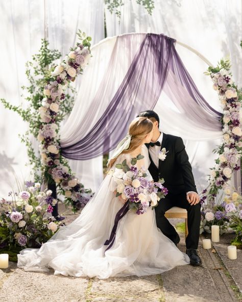 Wedding Decorations Purple And Gold, Lilac Engagement Decor, Light Purple Wedding Theme Decor, Lilac Wedding Inspiration, Lilac And Gold Wedding Decor, Purple And Gold Wedding Theme Decor, Small Wedding Decor Ideas Indoor, Purple Gold Wedding Theme, Gold And Lilac Wedding