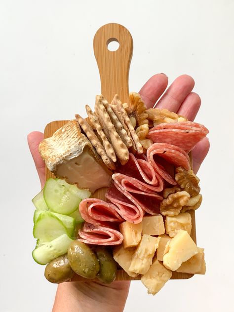 Tiny Charcuterie Board, Mini Charcuterie Board Ideas, Cheeseboard Platter, Mini Charcuterie Board, Mini Cheese Boards, Grazing Food, Mini Charcuterie, Charcuterie Board Meats, Amazing Food Platters