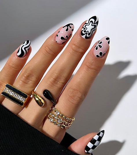 Graphic Black & White Nail Art Nail Halloween, Black White Nails, Milky Nails, Spring Nail Designs, Nails Only, Halloween This Year, Nail Swag, Spring Nail, Dream Nails