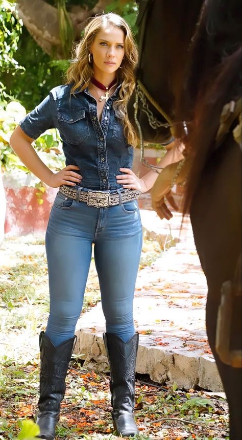 Carolina Miranda, Cute Country Girl, Cute Cowgirl Outfits, Cowgirl Style Outfits, Looks Country, Country Women, Hot Jeans, Curvy Women Jeans, Cow Girl