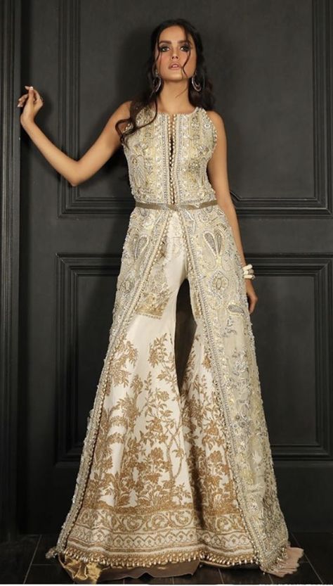 Indian Bridal Jumpsuit, Jumpsuit For Wedding Guest Classy, Winter Wedding Guest Outfit Indian, Dress For Wedding Guest Indian, Latest Indo Western Dresses For Women, Engagement Party Outfits, Indian Cocktail Dress, Wedding Outfits Indian, Wedding Guest Outfit Inspiration