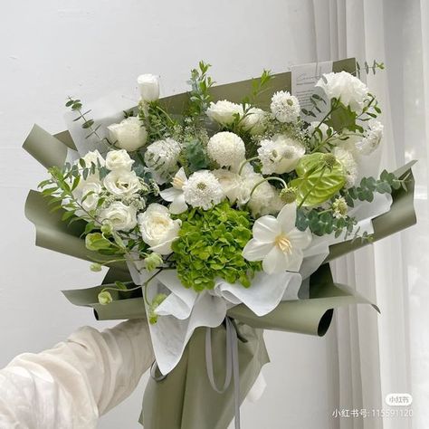 Flora Designs, Diy Flower Projects, Graduation Bouquet, White Flower Bouquet, Green Bouquet, Prettiest Bouquet, Boquette Flowers, Flower Festival, Flowers Bouquet Gift