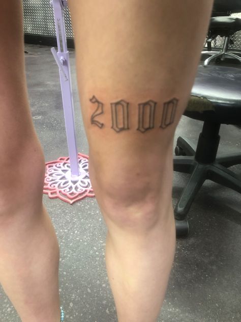 #tattoo #tattooideas #tattooart #tattoosforwomen #2000 #oldenglishtattoo #birthyeartattoo #birthyear #abovekneetattoo #thightattoo #thightattooideas #aboveknee Birth Year Tattoo Above Knee, Birth Year Tattoo, Thigh Tattoo Men, Font Tato, Year Tattoo, Christian Sleeve Tattoo, Date Tattoos, Tattoos Mandala, Omerta Tattoo