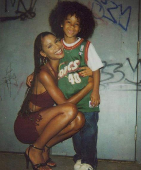 Largest 2000s Page on Instagram: “Joy Bryant and Zachary Isaiah Williams on set of Honey (2003)” Honey 2003, Joy Bryant, Black 90s Fashion, Looks Hip Hop, 00s Mode, I Love Being Black, Dance Movies, 90’s Aesthetic, Vintage Black Glamour