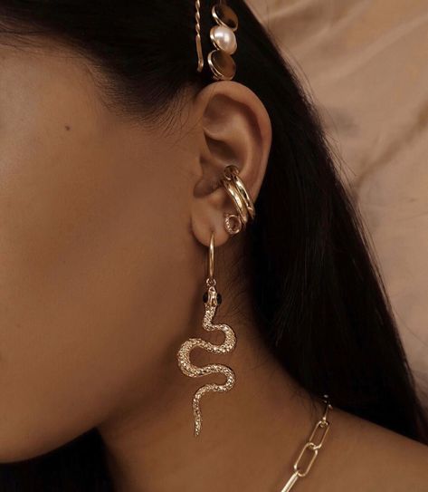 Baddie Earrings, Earrings Baddie, Hoco Jewelry, Eye Of Horus Necklace, Affirmation Jewelry, Bday Wishlist, Tiger Necklace, Candy Crystals, Performance Outfits