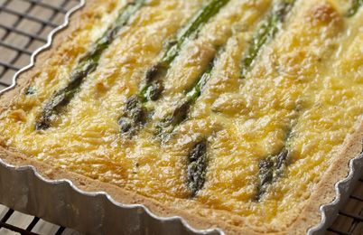 Asparagus n Goats Cheese Tart Swiss Cheese Quiche, Zucchini Quiche Recipes, Basic Quiche Recipe, Asparagus Quiche Recipes, Vegetarian Quiche Recipes, Recipe Asparagus, Cheese Quiche Recipe, Zucchini Quiche, Asparagus Quiche