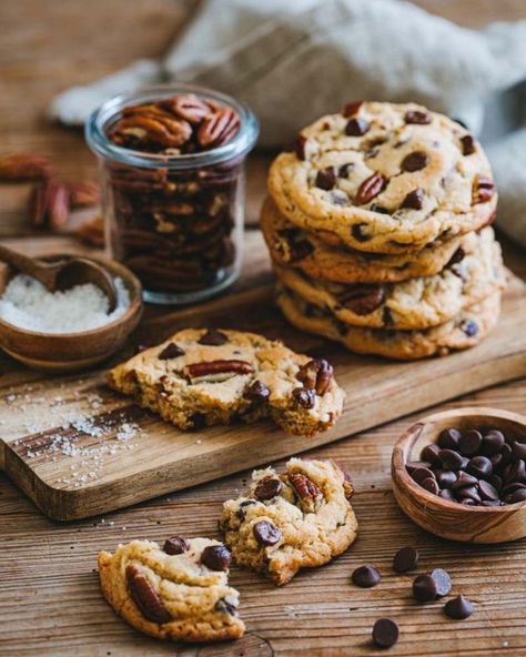 Cookies Pictures Ideas, Cookies Photography Ideas, Cookie Photography Styling, Cookies Photography Styling, Brownie Aesthetics, Cookies Food Photography, Cookies Pictures, Recipe Chocolate Chip Cookies, Cookie Photography