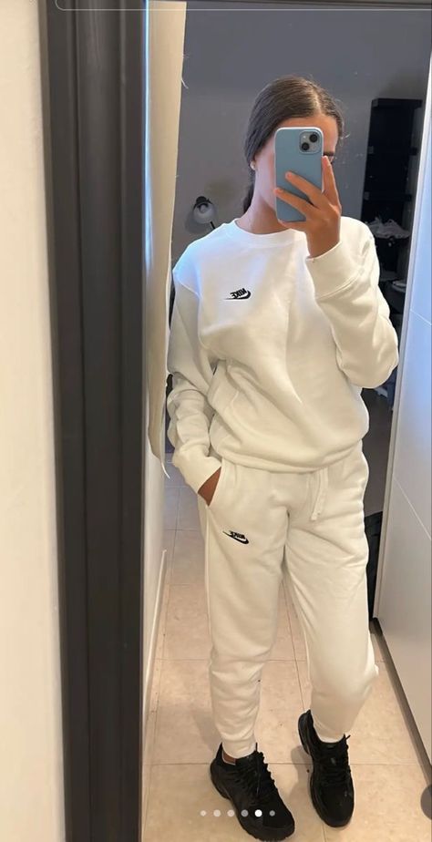 Nike Tracksuit Women, Nike Tracksuits Woman, Nike Tracksuit Outfit, Tracksuit Outfit Women, Lacoste Tracksuit, Asian Style Dress, Jogging Outfit, Tracksuit Outfit, Outfit Zara