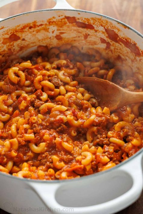 American Goulash Natasha’s Kitchen, Glop Recipe, American Meals, Beef Recipes Easy Dinners, Natashas Kitchen, Easy Goulash Recipes, Beef Macaroni, American Goulash, Goulash Recipe