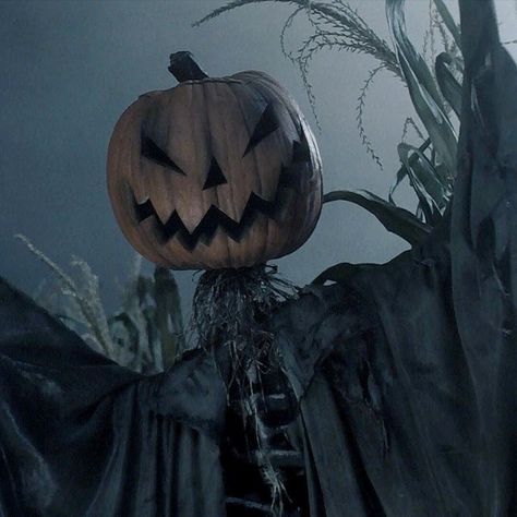 Sleepy Hollow Movie, Sleepy Hollow 1999, The Legend Of Sleepy Hollow, Tim Burton Style, Tim Burton Art, Tim Burton Films, Tim Burton Movie, Headless Horseman, The Boogeyman