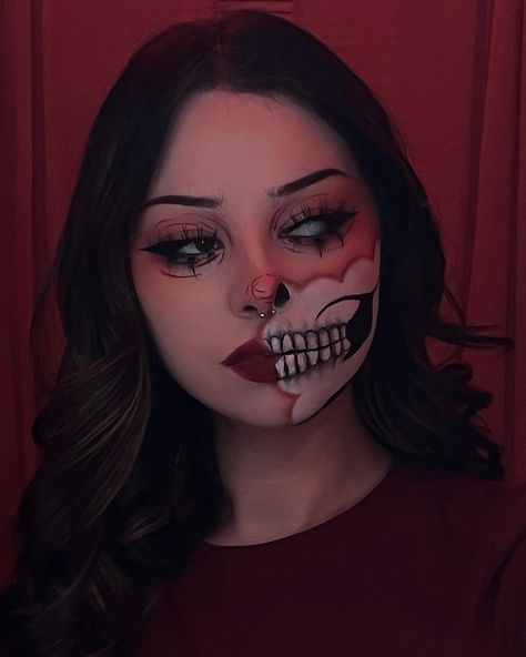 At Home Easy Halloween Costumes, Full Face Painting Ideas, Maquillaje Halloween Aesthetic, Hallowen Ideas Makeup, Creepy Makeup Halloween, Skull Makeup Aesthetic, Halloween Face Paint Ideas For Women, Halloween Makeup Aesthetic, Creepy Makeup Looks