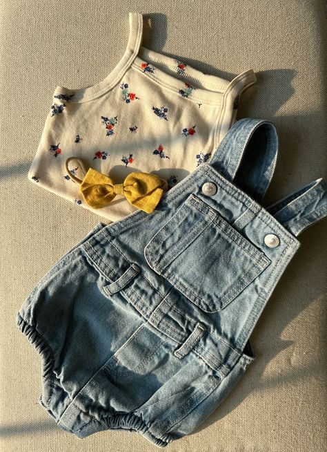 Baby girl fashion, Old Navy, Baby Girl outfit inspiration, baby girl style, Summer style Baby Girl Style Summer, Baby Girl Style, Old Baby Clothes, Stylish Kids Outfits, Summer Baby Clothes, Baby Girl Outfit, Baby Fits, Navy Baby