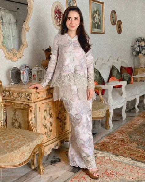 Baju Kurung Moden Style, Brokat Modern, Beautiful Gown Designs, Dress Brokat Modern, Eid Fashion, Nikah Outfit, Kebaya Modern Dress, What Should I Wear Today, Kebaya Dress