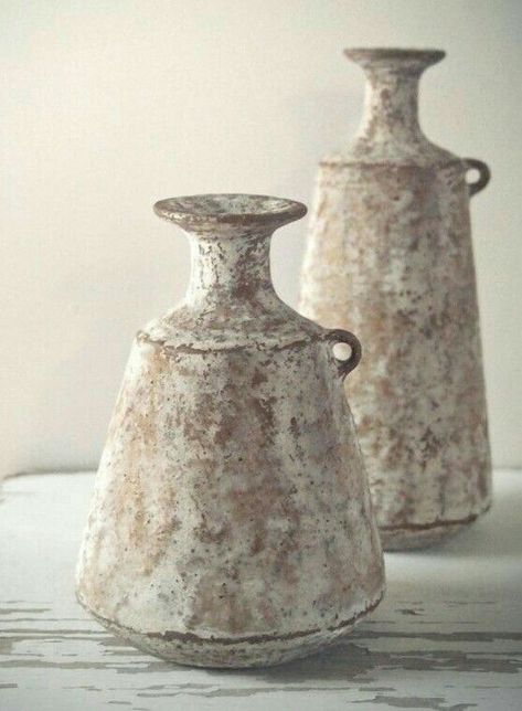 Large Pottery Vases, Diy Painted Vases, Rustic Vases, Vasos Vintage, Pottery Jars, Rustic Vase, Pottery Pot, Rustic Pottery, Paper Mache Crafts