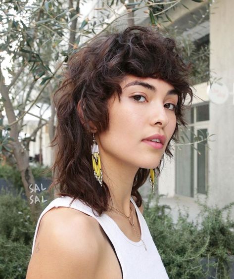 Modern Mullet Layered Haircuts With Bangs, Long Face Shapes, Mullet Haircut, Fringe Hairstyles, Shag Haircut, Trendy Haircuts, Mullet Hairstyle, Long Wavy Hair, Short Hair With Bangs