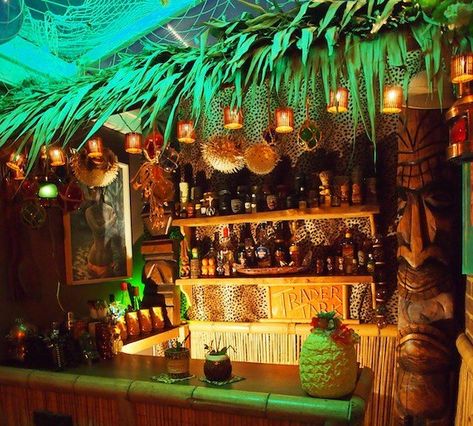 Tropical Bar, Outdoor Tiki Bar, Tropical Cocktails, Brighton Houses, Tiki Bars, Outside Bars, Tiki Decor, Tiki Bar Decor, Tiki Lounge