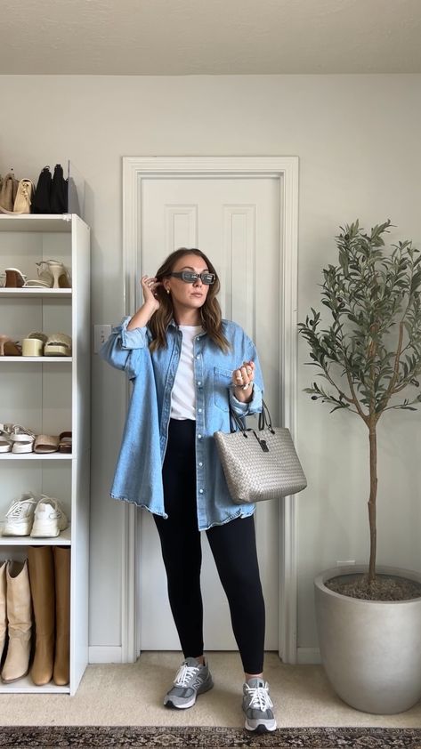 Legging And Oversized Shirt, Oversized Denim Shacket Outfit, Leggings With Denim Shirt, Denim Shaket Jacket Outfit, Jean Shacket Outfit Women, Oversized Jean Shirt Outfits, Denim Shacket Outfit Women, Denim Shirt Outfit Spring, Gray Sneakers Outfit