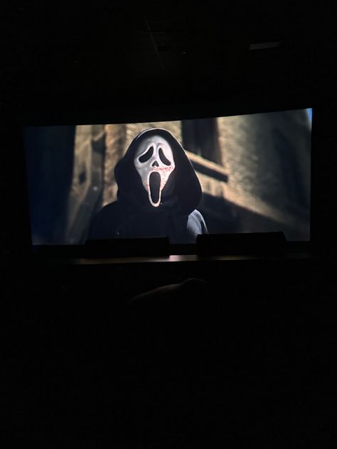 Scream Movie Stills, Scream Aethstetic Movie, Ghostface Movie Scene, Watching Horror Movies Aesthetic Night, Scream 2022 Movie Poster, I Love Cinema, Movie Posters Minimalist, Anime Scenery Wallpaper, Scream