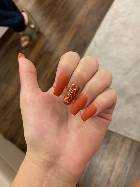 matte, coffin, orange nails - perfect for the fall! Fall Burnt Orange Nails, Coffin Orange Nails, Matte Orange Nail, Burnt Orange Nail Ideas, Fall Orange Nails, Burnt Orange Nails, Nails 23, Cute Acrylic Nail Designs, Coffin Shape Nails