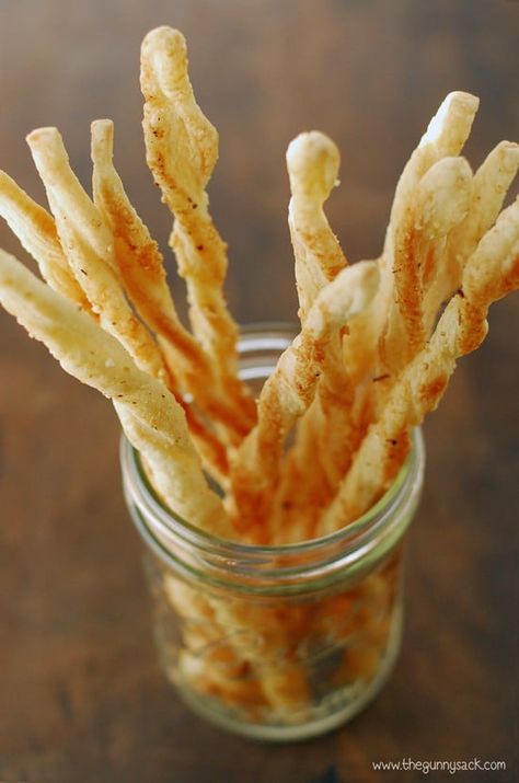 Crispy Italian Breadsticks Recipe Italian Breadsticks Recipe, Italian Breadsticks, Finger Foods Easy Party, Hosting Recipes, Holiday Finger Foods, Italian Bread Sticks, Breadsticks Recipe, Cheese Twists, Gunny Sack