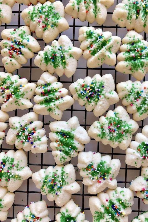 Swedish Spritz Cookies, Buttery Spritz Cookies, Norwegian Christmas Cookies, Buttery Cookie, Red Velvet Desserts, Spritz Cookie Recipe, Quick Cookies Recipes, Infused Butter, Norwegian Christmas