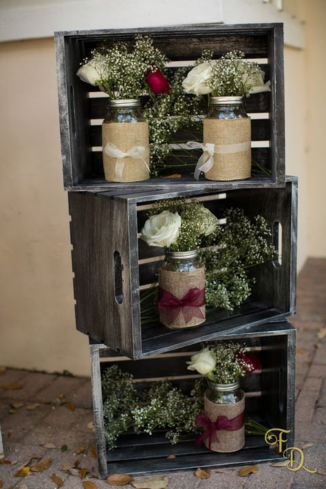 Crates Ideas Wooden Diy Wedding, Red Rustic Wedding Decorations, Rustic Buffet Table Wedding, Simple Country Wedding Decorations, Country Burgundy Wedding, Rustic Burgundy Wedding Decorations, Rustic Wedding Burgundy, Wedding Crates Decoration, Burgundy Rustic Wedding Centerpieces