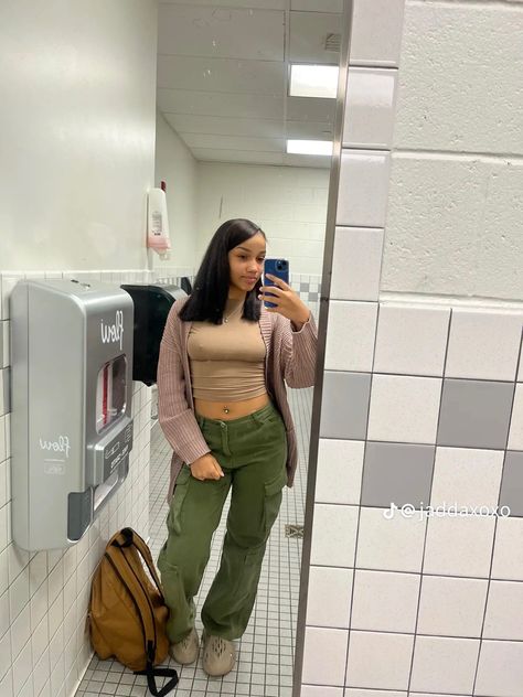 Bummy School Outfits, Olive Green Pants Outfit Black Women, Fall Bummy Outfits, Chill School Fits, Bummy Outfits For School Lazy Days, Cute Bummy Outfits For School Lazy Days, Calm School Fits, Comfy Outfits Black Women, Calm Luh Fit