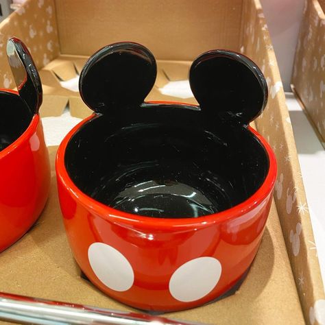 Disney Deals UK on Instagram: “🥣NEW🥣 Mickey Mouse ceramic bowl is £5 from @primark #disney #disneyuk #disneydeals #disneydealsuk #primark #disneyprimark #primarkdisney…” Disney Deals, Diy Bowl, New Mickey Mouse, Disney Diy, Ceramics Ideas Pottery, Diy Keychain, Ceramic Bowl, Ceramic Bowls, Ceramic Pottery