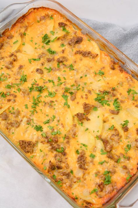 Cheesy Hamburger Potato Casserole Recipes With Potato Chips, Hamburger Casserole Recipes, Hamburger Potato Casserole, Hamburger And Potatoes, Hamburger Casserole, Cheddar Cheese Soup, Hamburger Meat, Beef Casserole, Easy Casserole Recipes