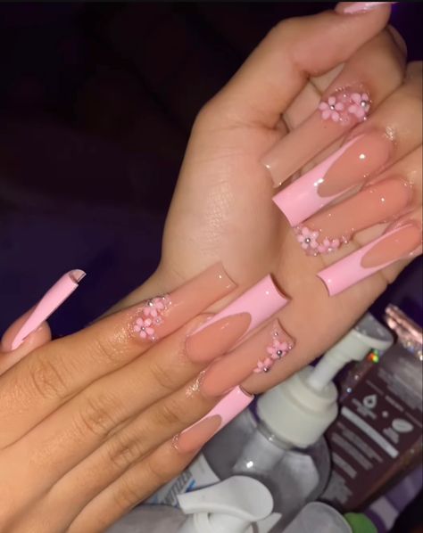 Pink Long Nails Birthday, Pink Nails For Quinceañera, Long Pink Nails With Rhinestones, Birthday Nails Pink, Pink Nails With Rhinestones, Birthday Nail Set, Quince Nails, Nails With Rhinestones, Quinceanera Pink