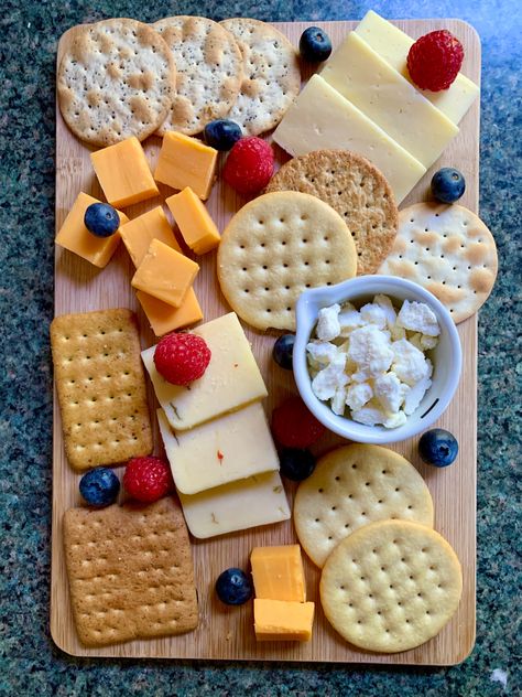 4 cheese board with some fruits and crackers.  What is your favorite cheese? Cheese Board Ideas Simple, Easy Cheese Board, Cheese Board Ideas, Cheese Board Easy, Healthy Cheese, Fruit Chip, Cheese And Crackers, Snacks Ideas, Easy Cheese